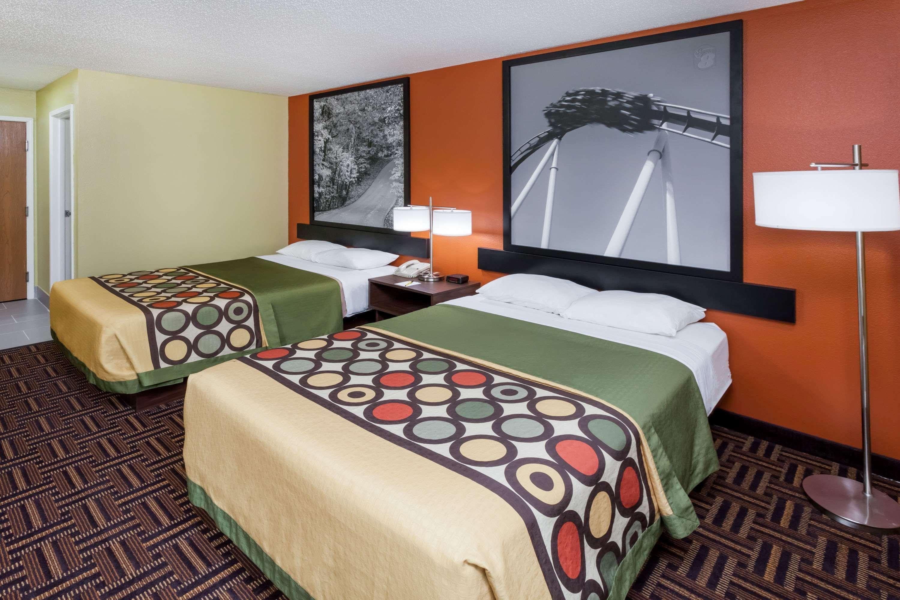 Super 8 By Wyndham Rochester Bagian luar foto
