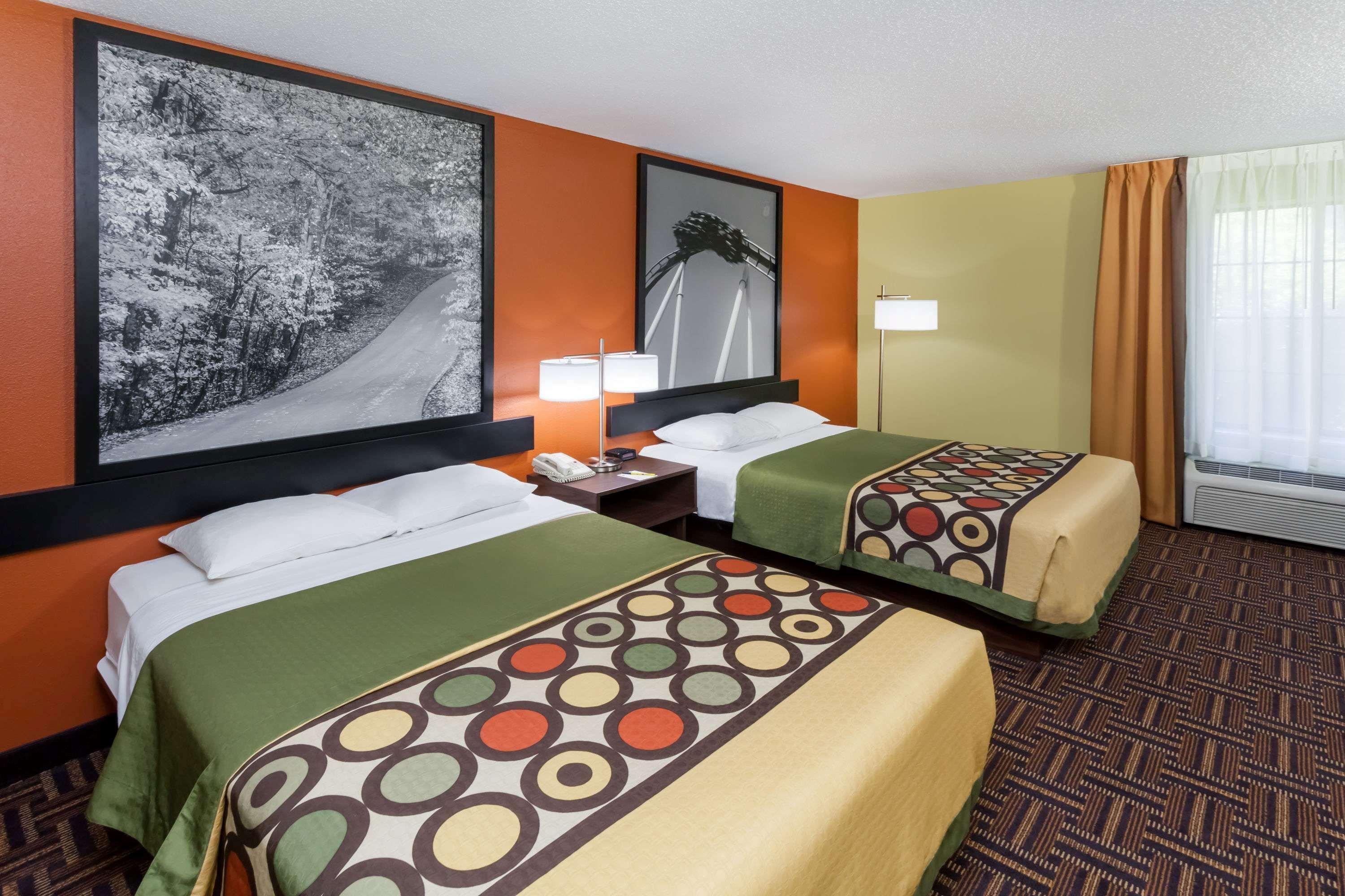 Super 8 By Wyndham Rochester Bagian luar foto