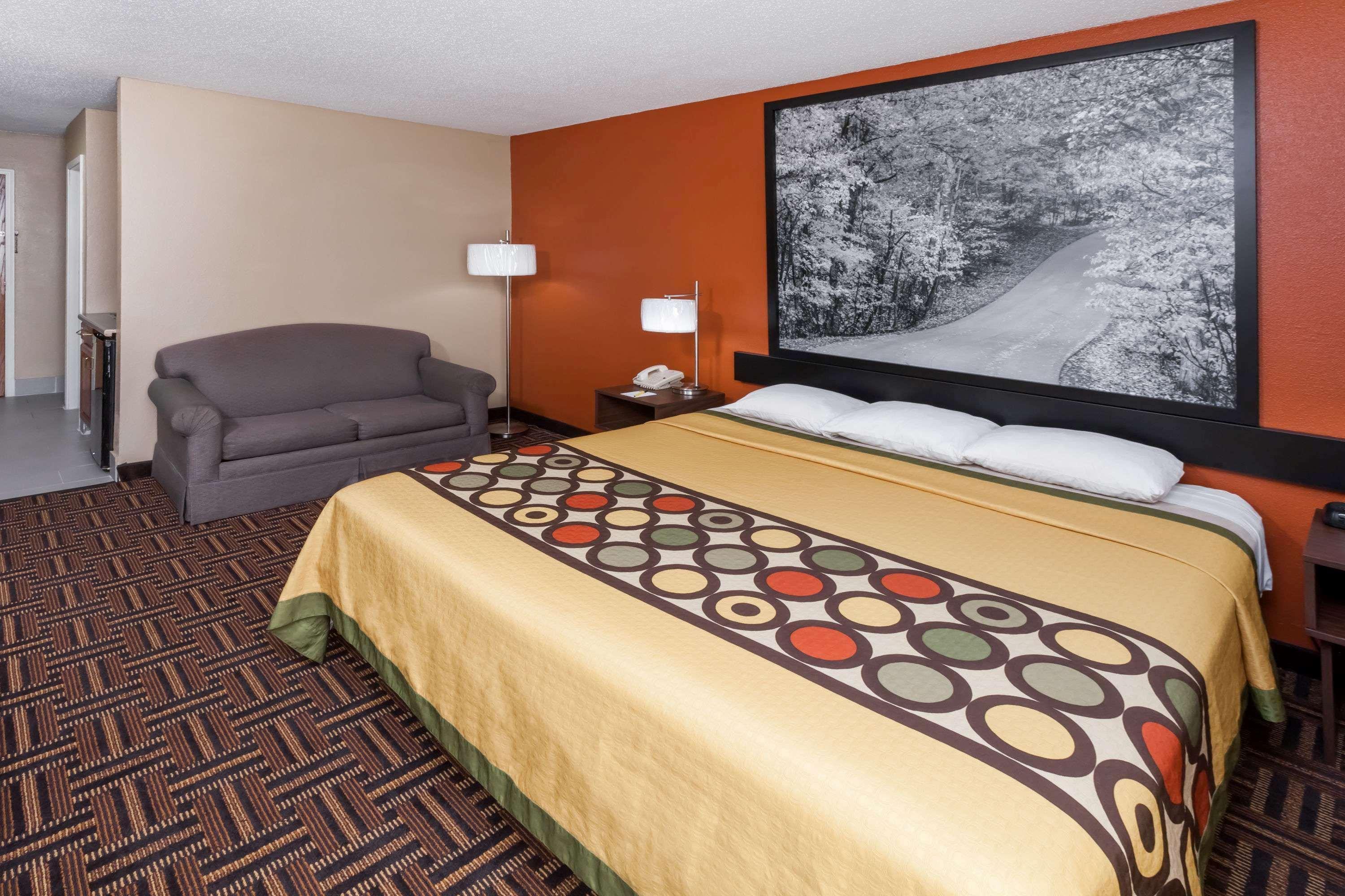 Super 8 By Wyndham Rochester Bagian luar foto