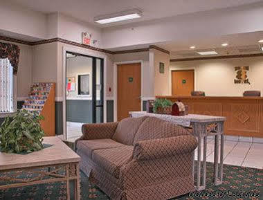 Super 8 By Wyndham Rochester Bagian luar foto
