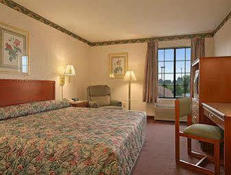 Super 8 By Wyndham Rochester Bagian luar foto
